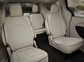 Chrysler Pacifica (II поколение, 2017 - 2020 г.в.): задние сиденья