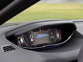 Peugeot 5008 (II поколение, 2017 - 2020 г.в.): приборная панель