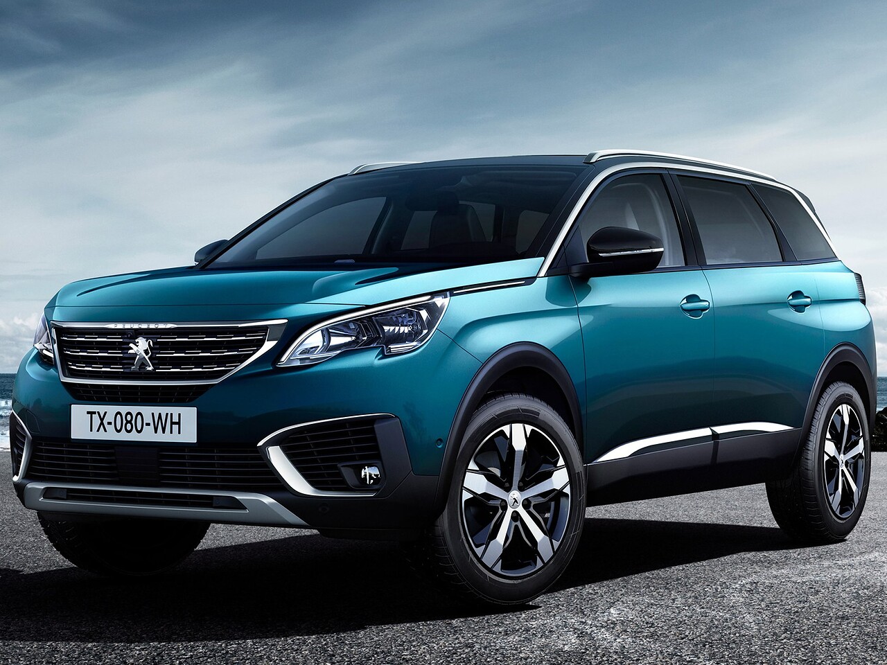 Peugeot 5008 (II поколение, 2017 - 2020 г.в.): вид спереди сбоку