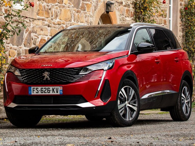 Peugeot 5008 1.6 AT Allure: вид спереди сбоку у стены