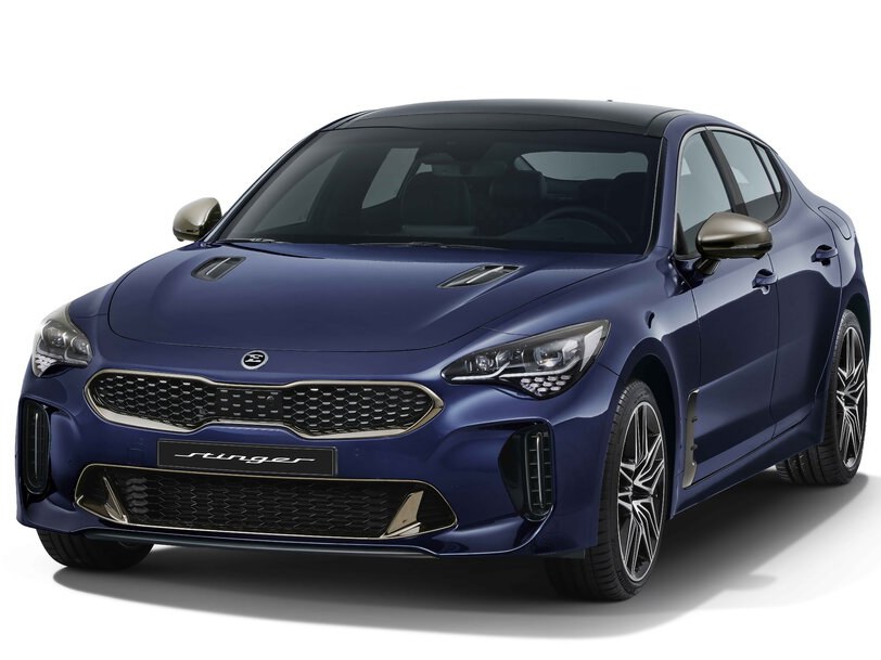 KIA Stinger 2.0 4x4 AT Luxe: вид спереди сбоку