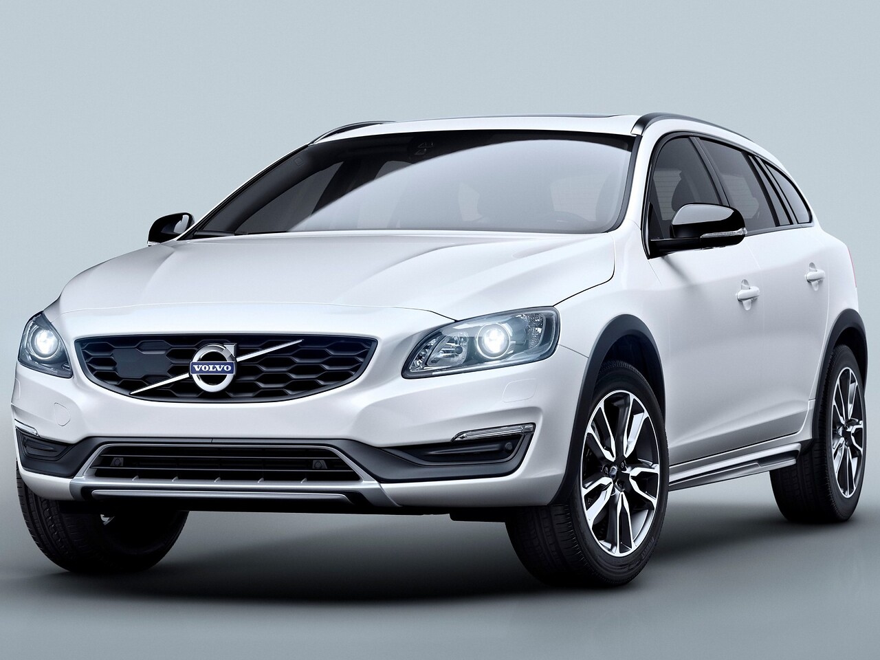 Volvo V60 Cross Country (I поколение рестайлинг, 2014 - 2018 г.в.): вид спереди сбоку