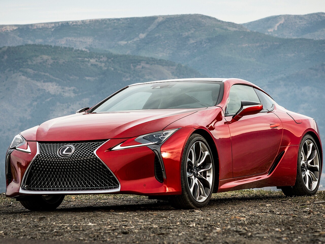 Lexus LC (I поколение, 2017 - 2022 г.в.): вид спереди сбоку