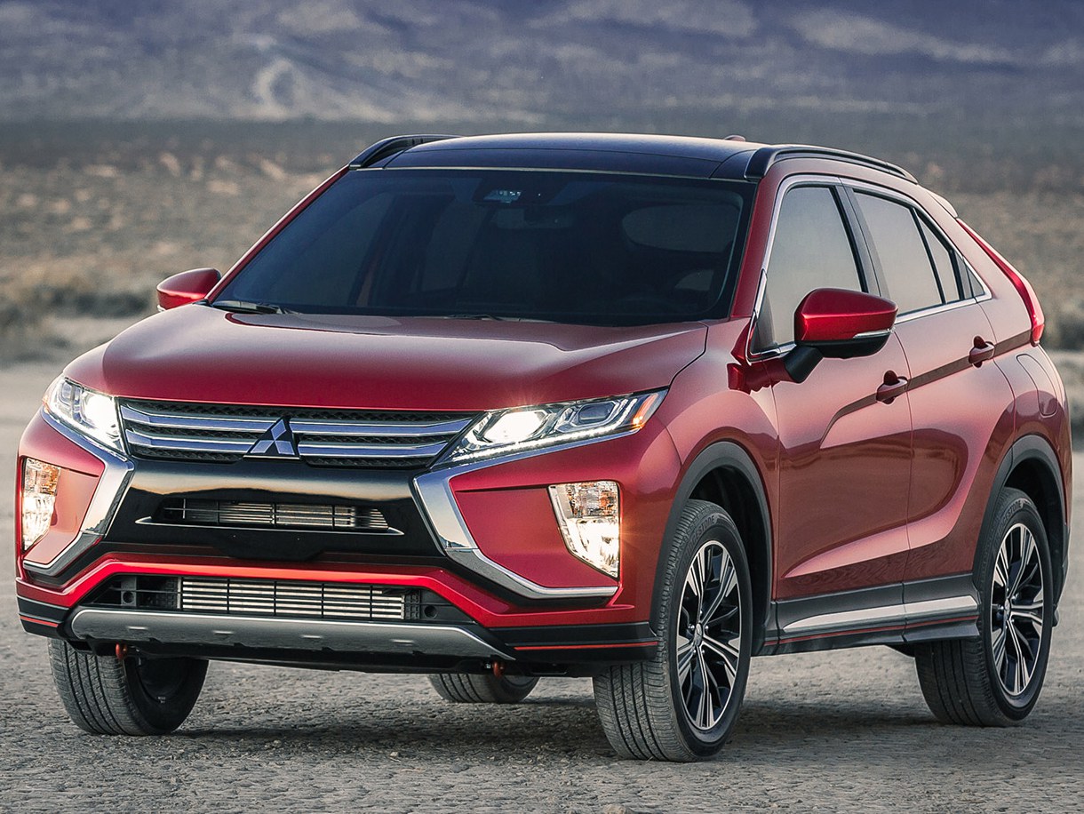 Mitsubishi Eclipse Cross (I поколение, 2017 - 2021 г.в.): вид спереди сбоку
