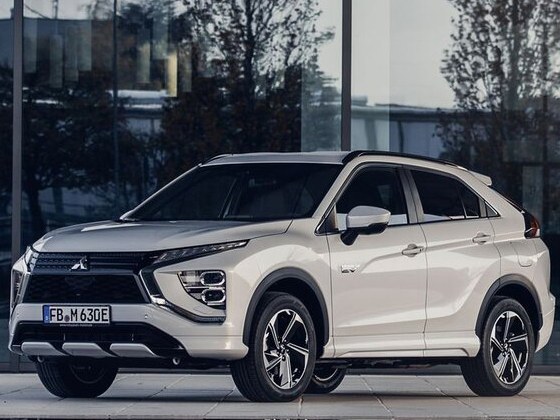 Mitsubishi Eclipse Cross (I поколение рестайлинг, 2020 - 2022 г.в.): вид спереди сбоку