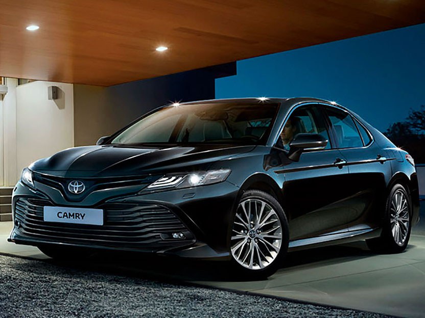 Toyota Camry 2.0 AT Классик: вид спереди сбоку
