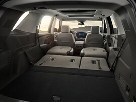Chevrolet Traverse кроссовер 3.6 AT Premier: багажник со сложенными сиденьями