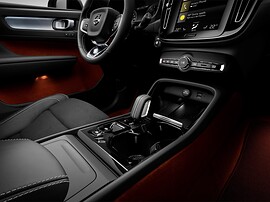 Volvo XC40 1.5 T3 AT Inscription: центральная консоль