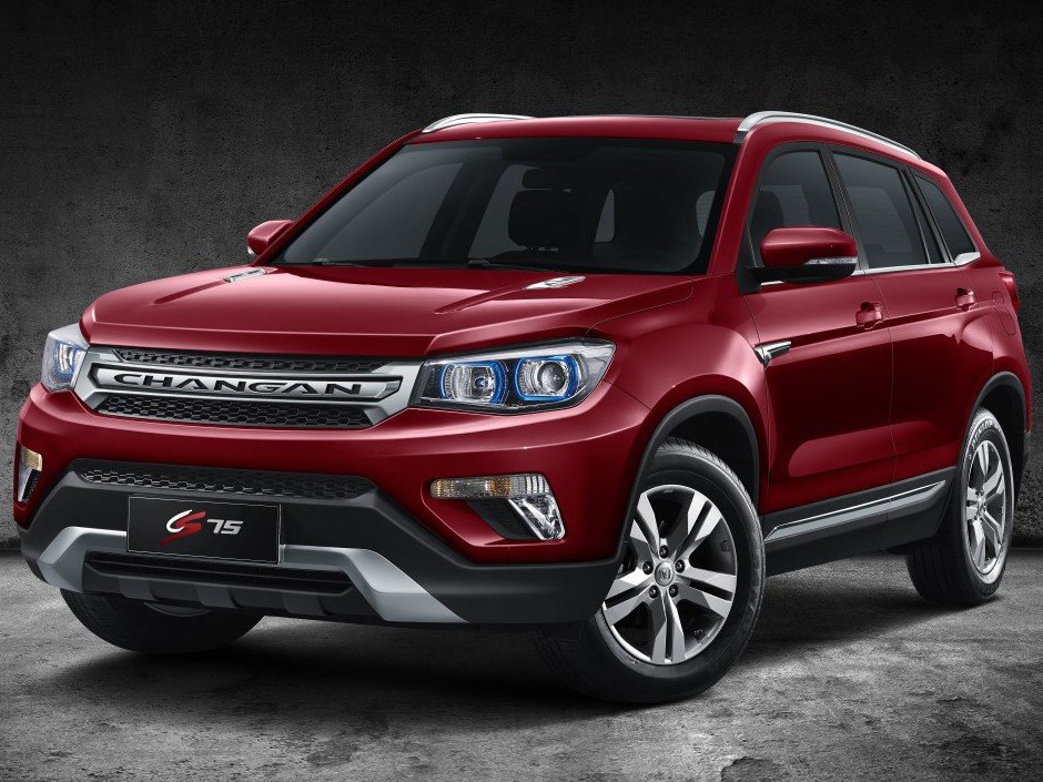 Changan CS75 (I поколение, 2014 - 2020 г.в.): вид спереди сбоку