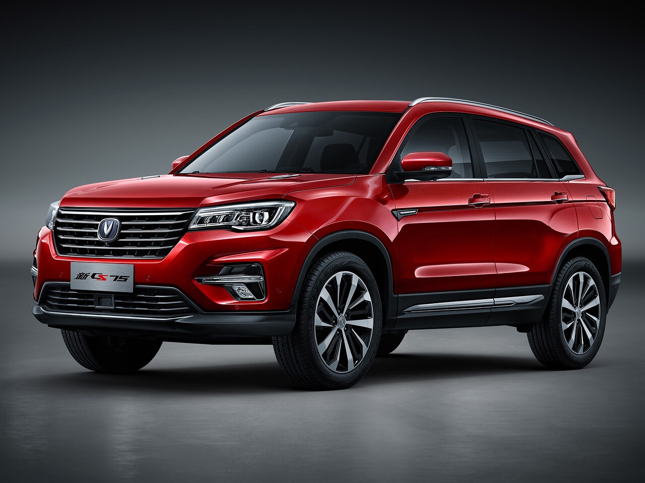 Changan CS75 (I поколение рестайлинг , 2018 - 2021 г.в.): вид спереди сбоку