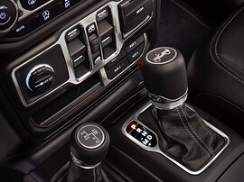 Jeep Wrangler 2.0 AT Rubicon: центральная консоль