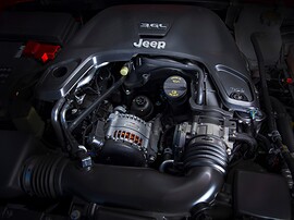 Jeep Wrangler 2.0 AT Rubicon: моторный отсек