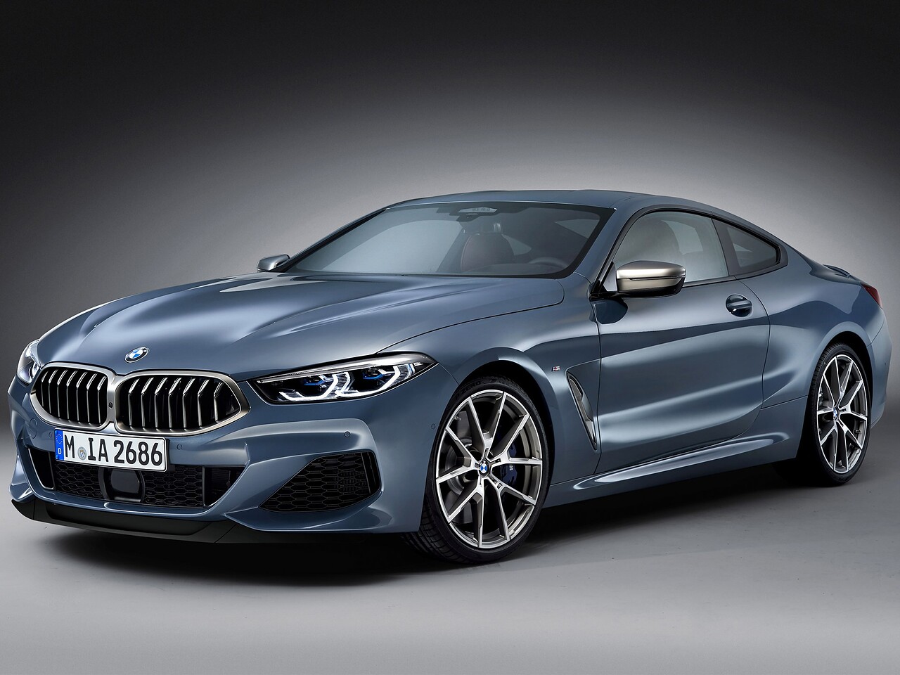 BMW 8-я серия купе 3.0 AT Базовая (840i): вид спереди сбоку