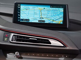 BMW i8 родстер (I поколение рестайлинг, 2017 - 2020 г.в.): экран мультимедиа