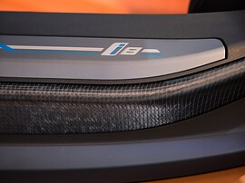 BMW i8 родстер (I поколение рестайлинг, 2017 - 2020 г.в.): накладка салона