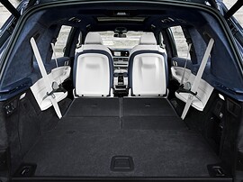 BMW X7 3.0 4x4 AT Base (40i): багажник со сложенными сиденьями