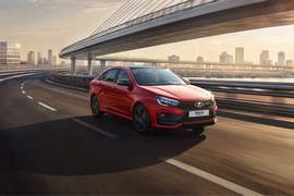 ВАЗ (Lada) Vesta Sport: вид спереди сбоку в движении