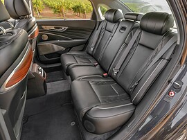 KIA K900 3.3 AT Premium: задние сиденья