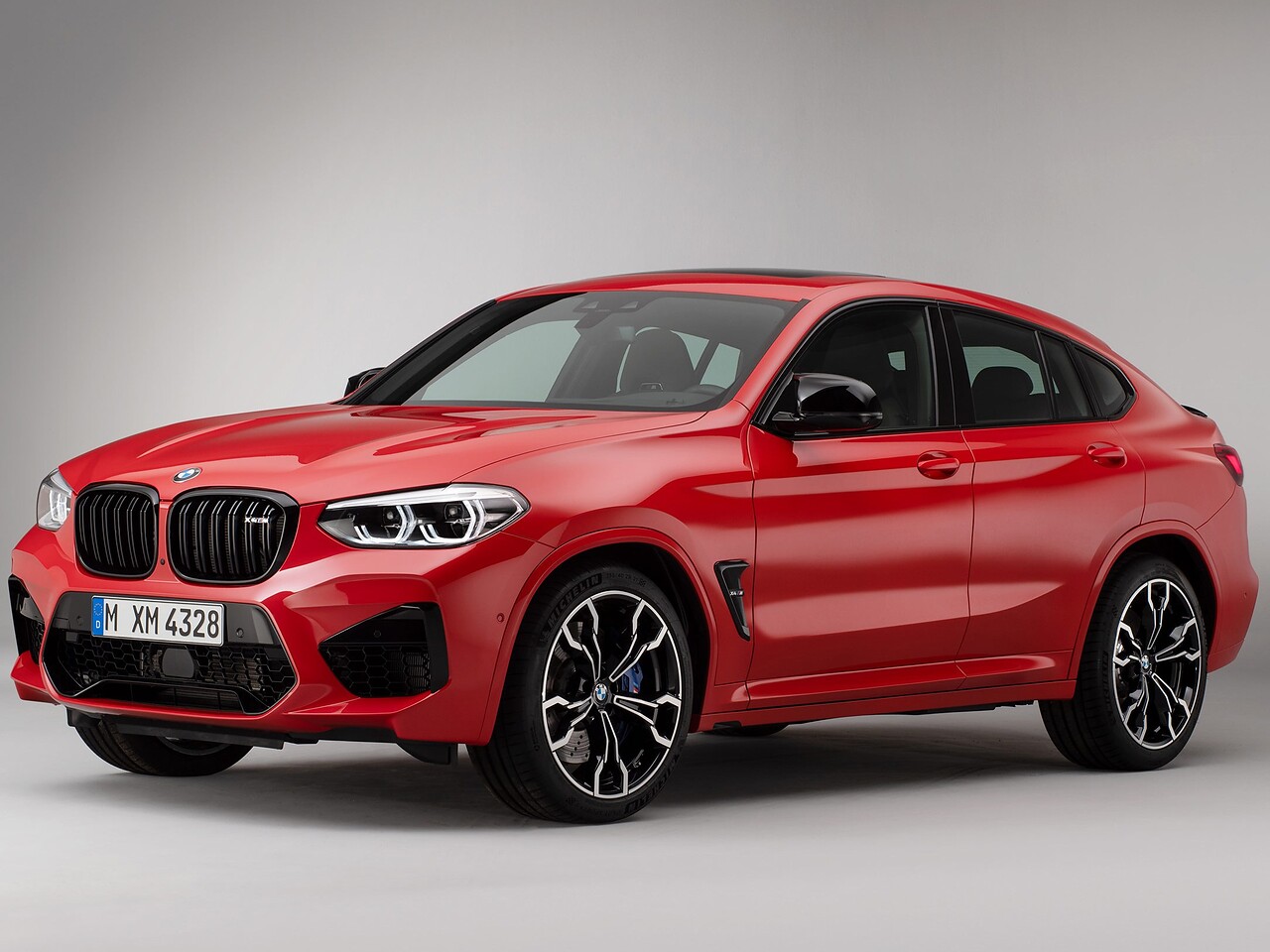 BMW X4 M 3.0 AT Special Edition: вид спереди сбоку