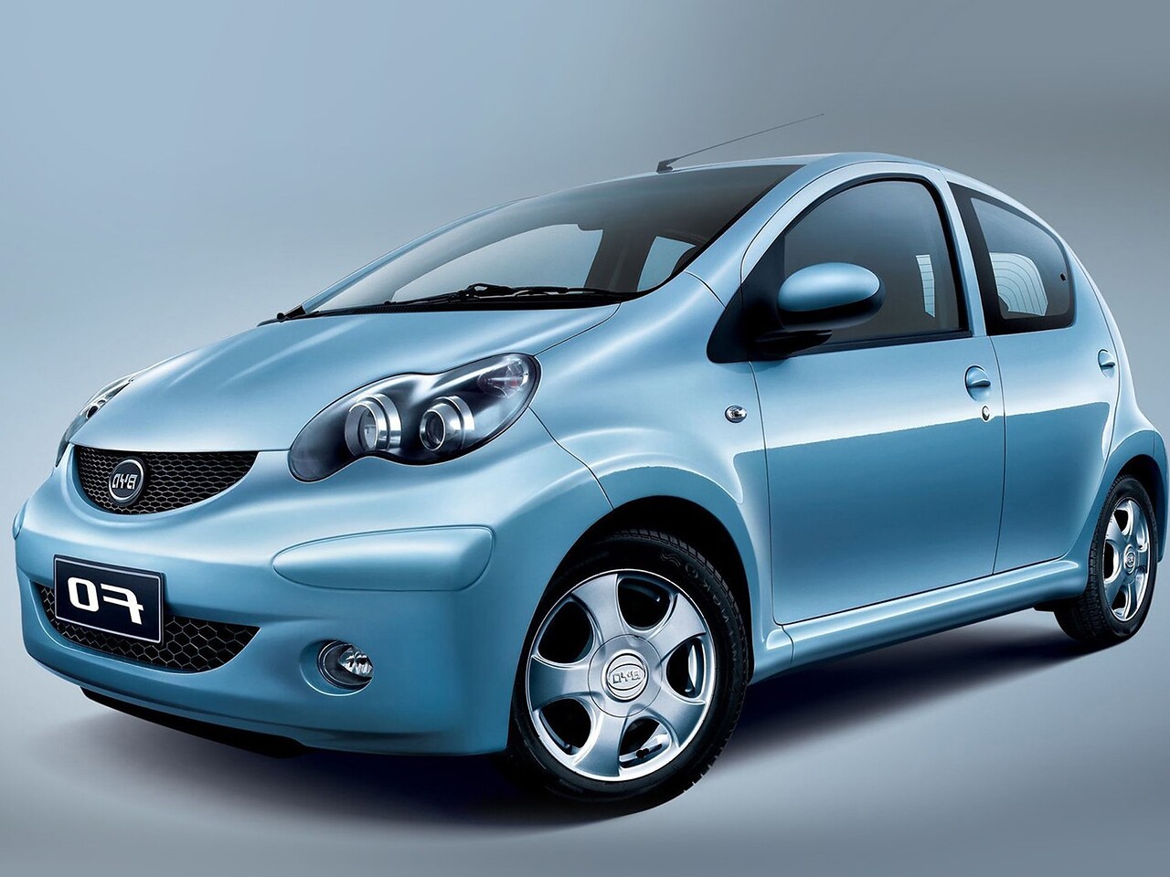 BYD F0 (I поколение, 2008 - 2015 г.в.): вид спереди сбоку