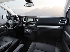 Opel Zafira Life 2.0d 4x4 MT Innovation (L): салон, руль и панель приборов