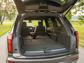 Cadillac XT6 2.0 AT Sport: багажник со сложенными сиденьями