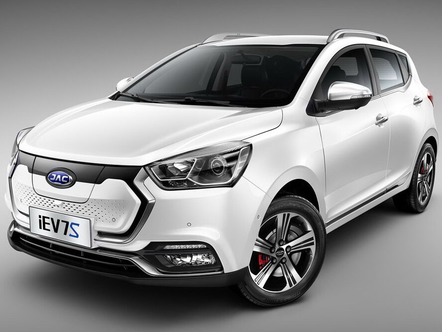 JAC iEV7S (I поколение, 2020 - 2022 г.в.): вид спереди сбоку