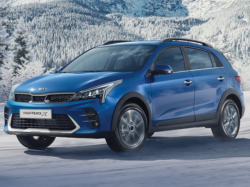KIA Rio X 1.6 (123 л. c) AT Luxe AV: вид спереди сбоку в снегу