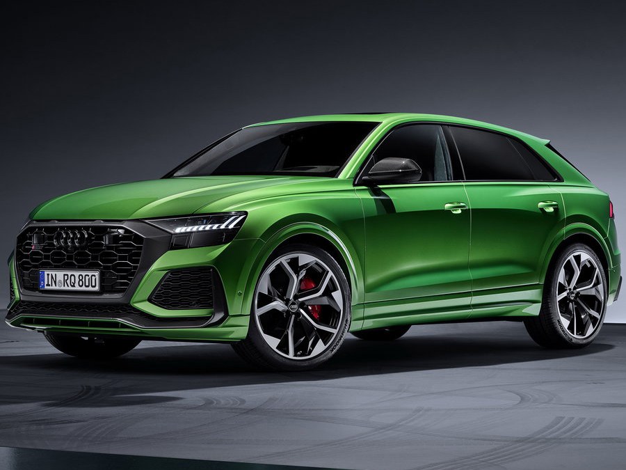 Audi RS Q8: вид спереди сбоку