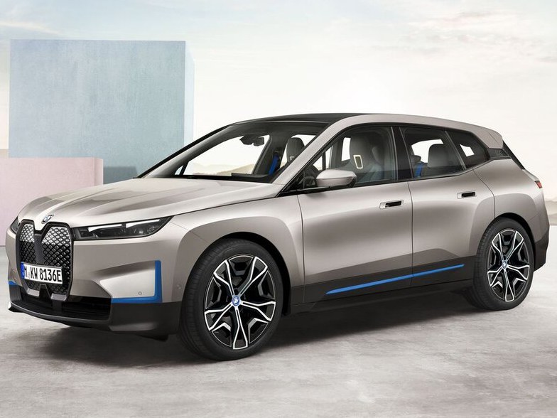 BMW iX xDrive40 AT Atelier Base: вид спереди сбоку