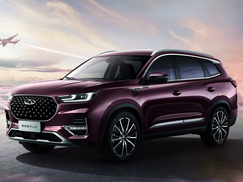 Chery Tiggo 8 Pro e+ 1.5 AT Ultimate: вид спереди сбоку на закате