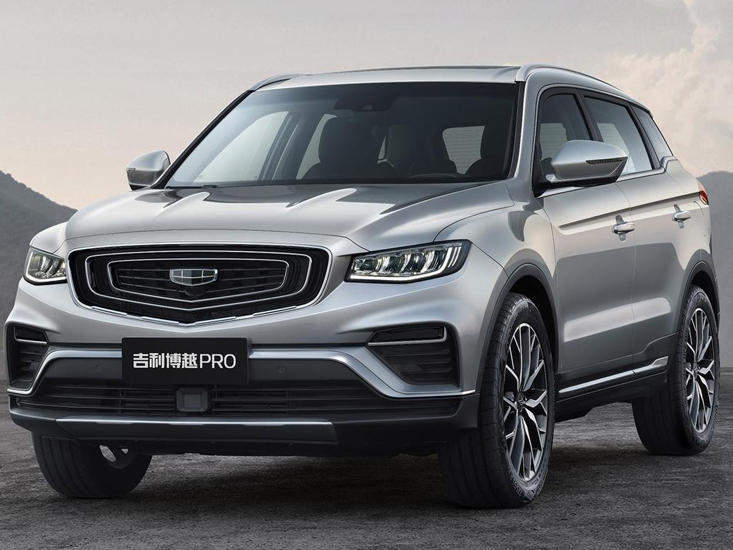 Geely Atlas Pro 1.5T 4WD AT Flagshi: вид спереди сбоку