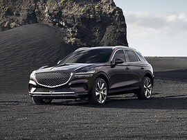 Genesis GV70 (I поколение, 2020 - 2022 г.в.): вид спереди сбоку у скалы