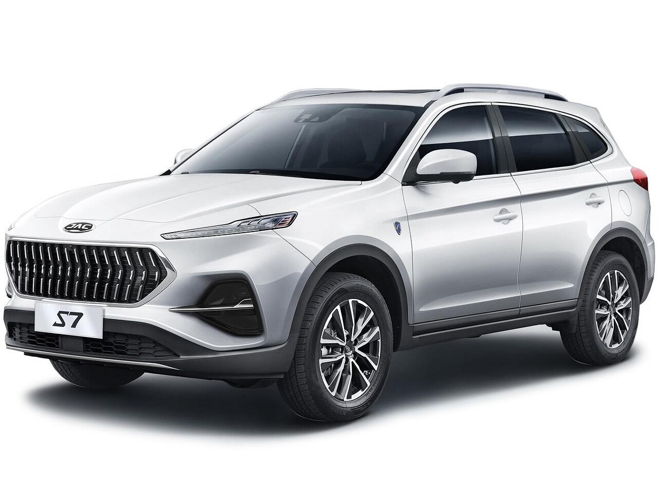 JAC S7 (I поколение, 2020 - 2022 г.в.): вид спереди сбоку