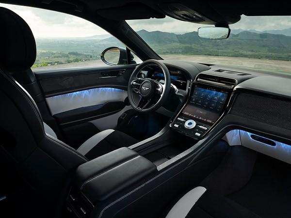 Bentley показала свой первый электромобиль Torcal: передняя часть салона с тёмной отделкой