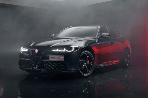 Alfa Romeo представила спецсерию Edizione Luna Rossa для четырех моделей
