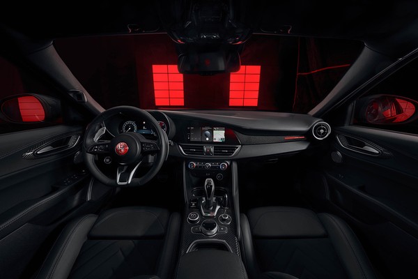 Alfa Romeo представила спецсерию Edizione Luna Rossa для четырех моделей