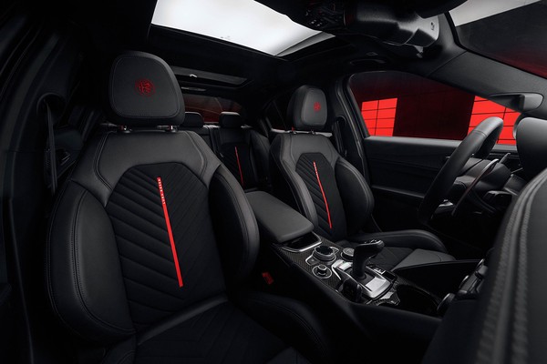 Alfa Romeo представила спецсерию Edizione Luna Rossa для четырех моделей