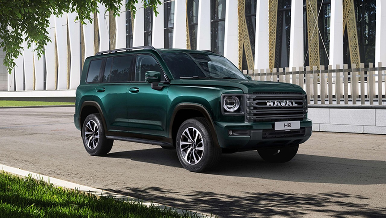 Haval начал сборку внедорожника H9 на Автоторе: вид спереди сбоку у здания