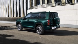 Haval начал сборку внедорожника H9 на Автоторе: вид сзади сбоку у здания
