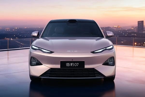 BYD показала второе поколение Seal 07: вид сзади