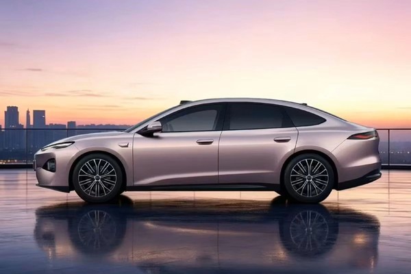 BYD показала второе поколение Seal 07: вид спереди