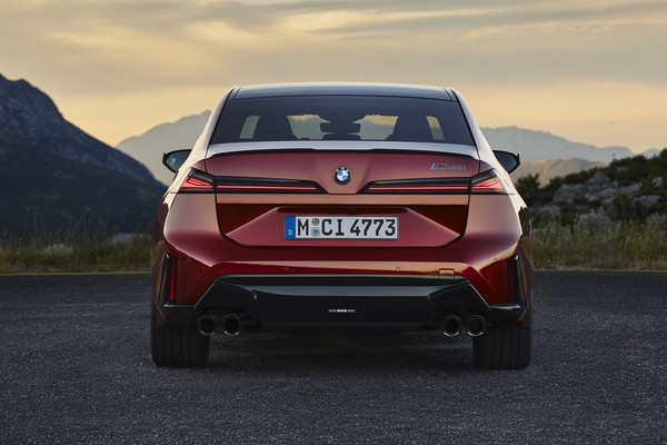 BMW показала новую «тройку»: вид сзади