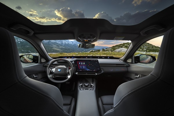 BMW показала новую «тройку»: салон