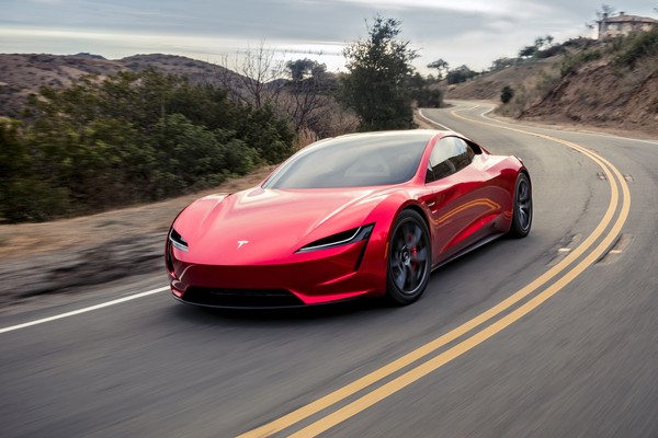 Tesla снова отложила премьеру Roadster