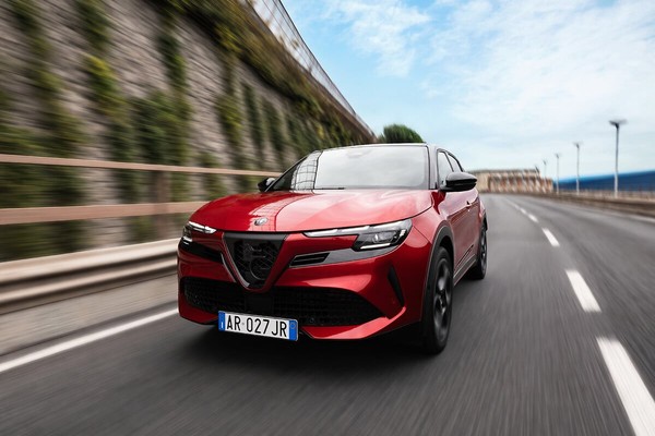 Alfa Romeo обновила Junior, Tonale, Giulia и Stelvio