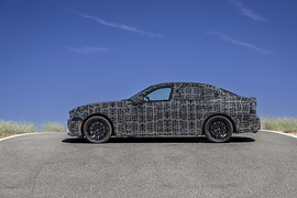 BMW рассказала о новой «тройке» с режимом дрифта: вид сбоку на испытательном полигоне