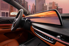 Cadillac начал продажи гибрида XT5 в Китае: изогнутый экран и передняя панель