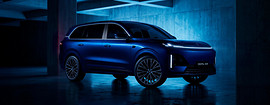Changan готовит большой гибрид Deepal S09 к выходу в Россию: вид спереди сбоку в тёмной студии