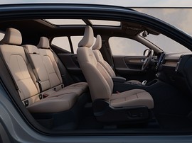 Volvo обновила компактные XC40, EX40 и EC40: салон, два ряда сидений